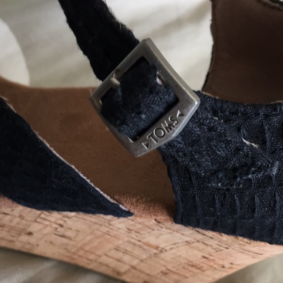 New never worn Toms 3 1/2 inch cork heel - Picture 4 of 4